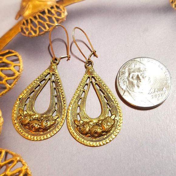 Antique Gilded Sterling Silver Cannetille Reppousse Earrings - Picture 6 of 6